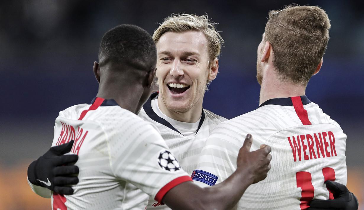 Pemain RB Leipzig, Emil Forsberg, melakukan selebrasi usai membobol gawang Tottenham Hotspur pada laga liga Champions di Red Bull Arena, Selasa (10/3/2020). RB Leipzig menang dengan skor 3-0. (AP/Hendrik Schmidt)