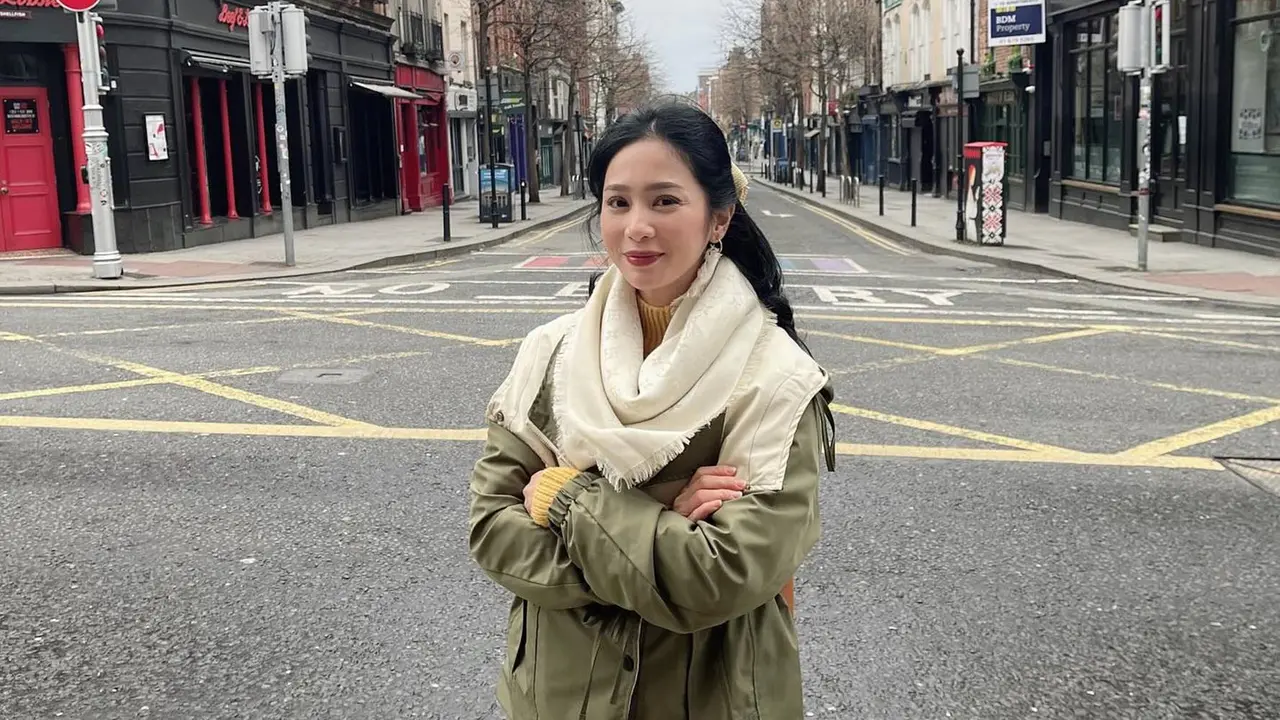 Potret Bunga Zainal ke Inggris Hingga Irlandia, Liburan Bareng Keluarga