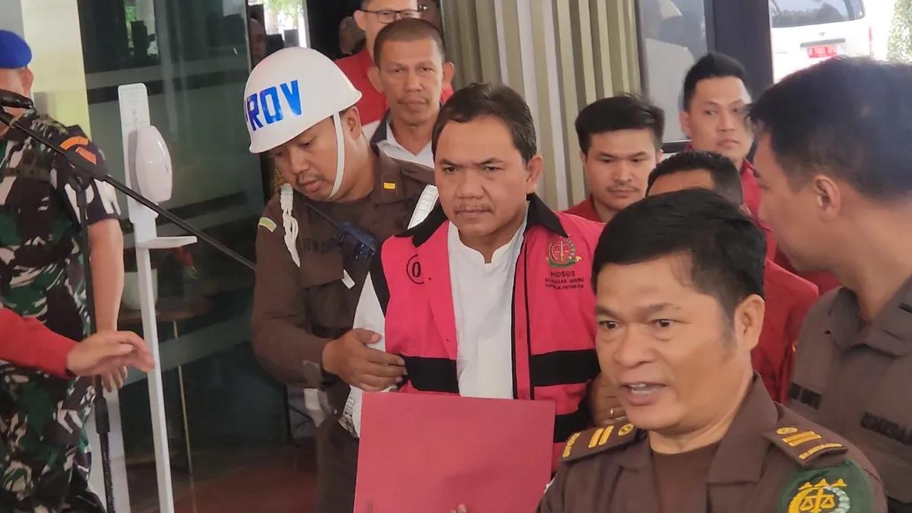 Penyidik Kejagung masih menelusuri keberadaan Rp40 miliar yang diterima Achsanul Qosasi lewat pemeriksaan sejumlah saksi lain. Termasuk kemungkinan keterlibatan anggota BPK lainnya.
