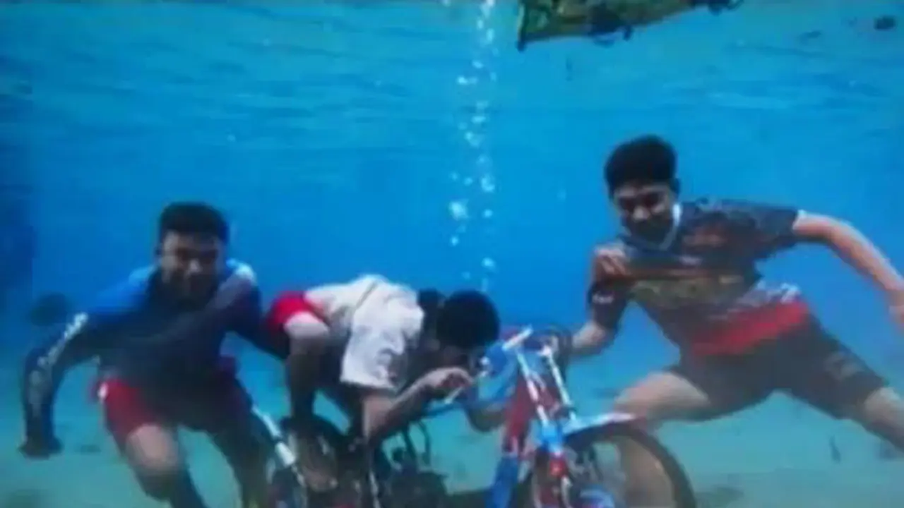 VIDEO: Di Kolam Ini Bisa Selfie Bawah Air Sambil Bawa Properti