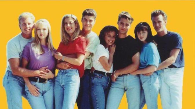 5 Gaya Nyentrik 90 an yang Bikin Kamu Kekinian Fashion 