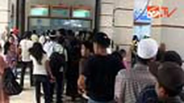Ratusan Pemudik Masih Padati Stasiun Senen