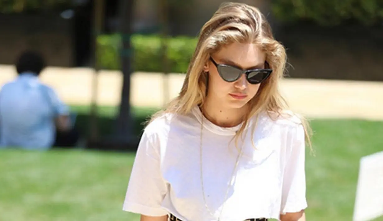 Beberapa tahun belakangan Gigi Hadid tampil di acara Victoria’s Secret Show, dan di tahun 2017 ini ia pun akan kembali tampil lagi. Namun sayangnya ia malah terjerat sebuah masalah akibat unggahannya. (Instagram/Gigihadid)