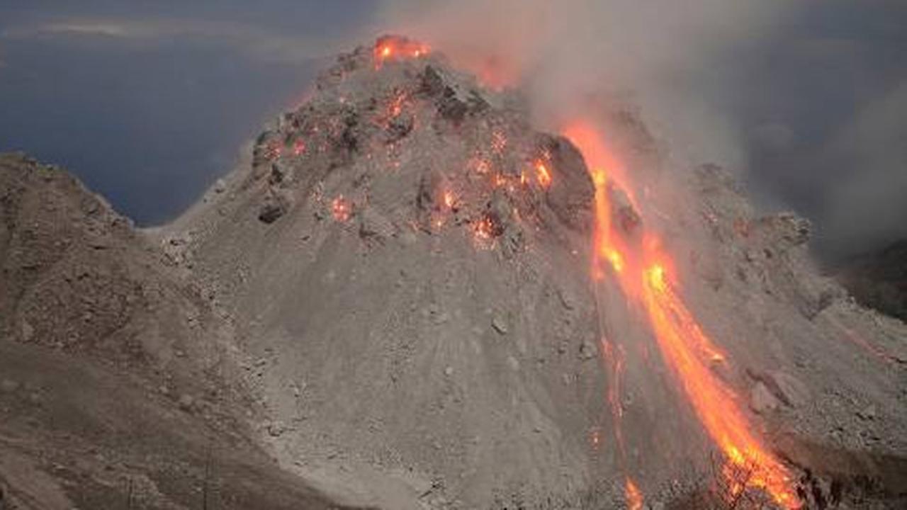 Aktivitas Gunung Rokatenda Meningkat: Status Naik Jadi Waspada dan Warga Mulai Cium Bau Belerang