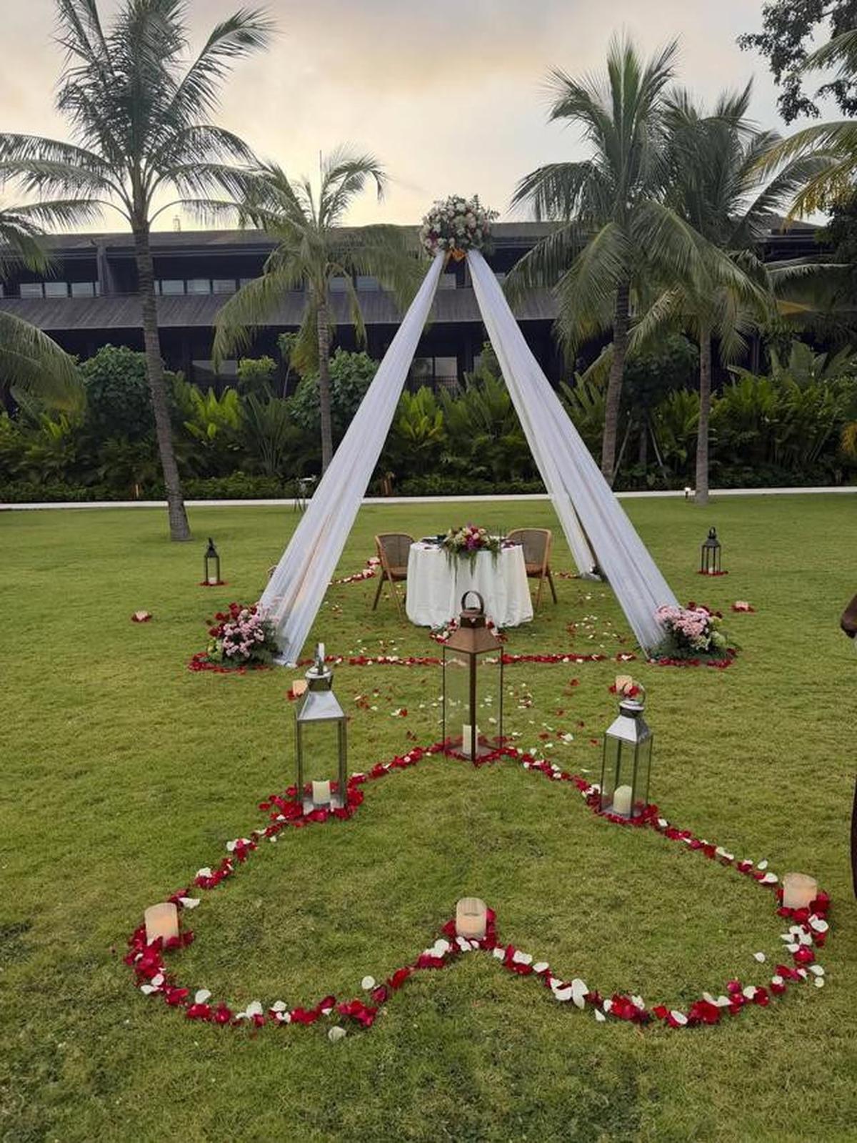 8 Potret Dekorasi Anniversary Pernikahan ke-5 Atta Aurel, Mewah Penuh Kejutan Romantis