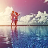 Traveling tak harus selalu ke luar kota. Staycation di hotel sambil mencoba 5 kegiatan ini juga menyenangkan di akhir pekan. (iStockphoto)