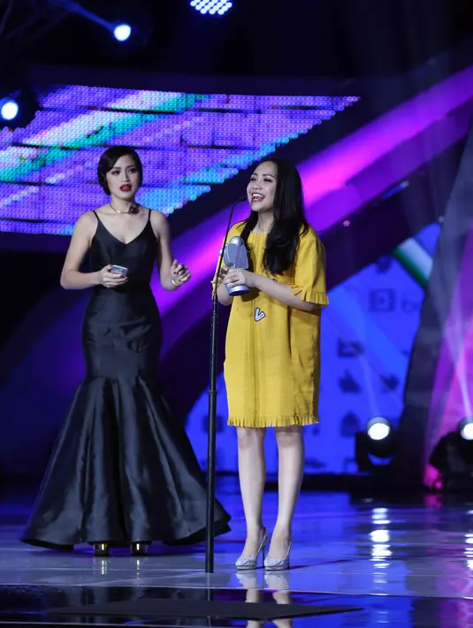 Raffi menjadi pemenang dalam kategori Male Celeb Facebook 2K16. Raffi bersaing dengan para selebriti lain, Afgan, Vidi Aldiano, dan Aliando Syarief. (Nurwahyunan/Bintang.com)