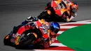 Pembalap Repsol Honda, Alex Marquez, saat mengikuti sesi latihan bebas MotoGP Catalunya di Circuit de Barcelona-Catalunya, Jumat (25/9/2020). Pembalab Yamaha, Morbidelli, finish pertama dengan catatan waktu satu menit 39,789 detik. (AFP/Lluis Gene)