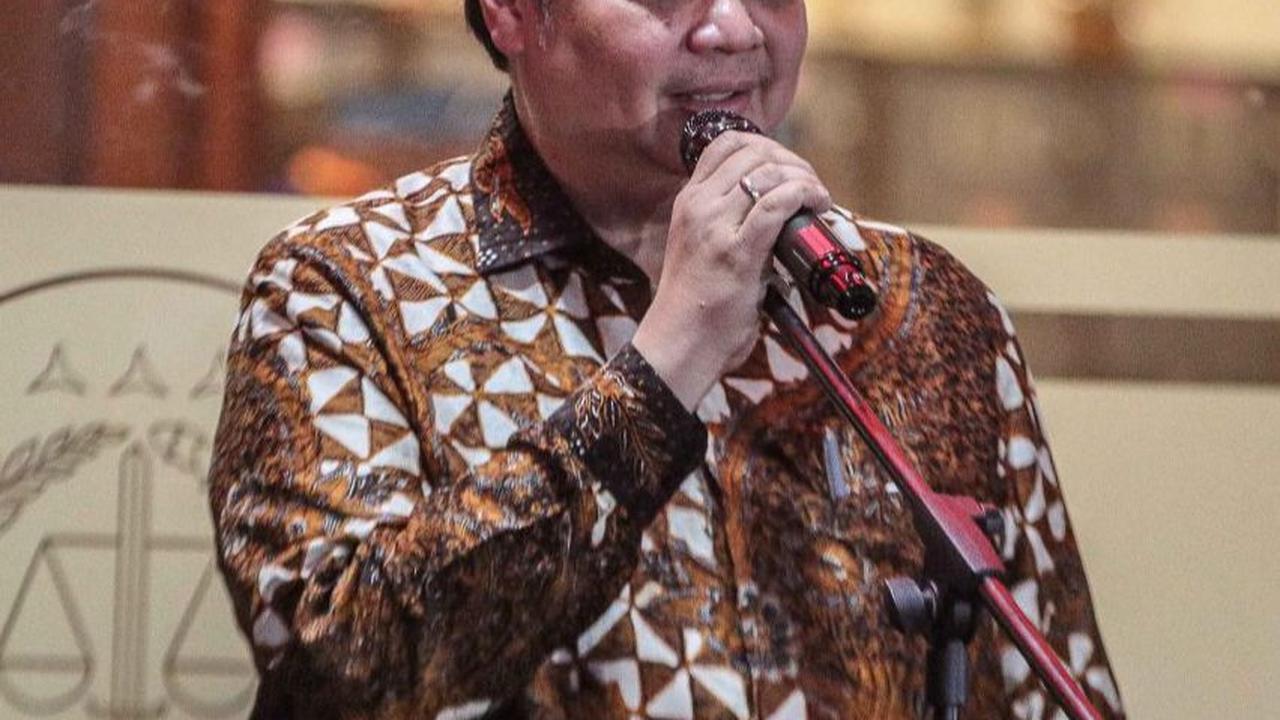 Pemeriksaan Airlangga Hartarto dilakukan sebagai saksi tiga tersangka korporasi yaitu Wilmar Group, Permata Hijau Group, dan Musim Mas Group.