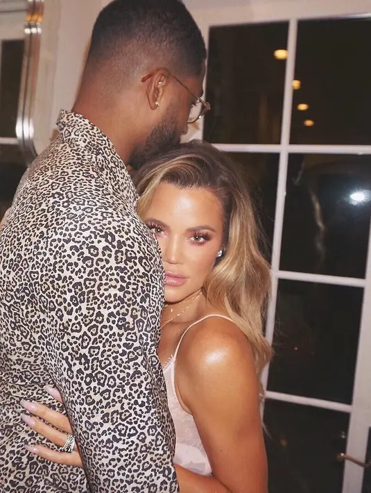 Ia bahkan tertangkap kamera melakukan double date bersama Kendall Jenner dan Ben Simmons. (instagram/khloekardashian)