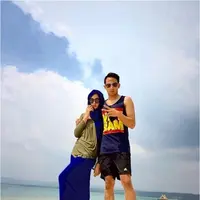 Liburan Poppy Bunga dan Muhammad Fattah Riphat ke Pulau Umang (Instagram/Poppy Bunga)