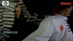 Sambut Ramadan, ratusan santri di Cirebon melakukan sejumlah tradisi permainan api yang memincu adrenalin. 