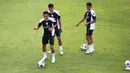 <p>Tiga pemain Timnas Indonesia (dari kiri) Rizky Ridho, Muhammad Ferarri dan Dimas Drajad mengikuti sesi latihan di Lapangan A, Kompleks Gelora Bung Karno, Senayan, Jakarta, Sabtu (31/8/2024) sebagai persiapan jelang menghadapi Arab Saudi pada putaran ketiga kualifikasi Piala Dunia 2026 zona Asia. (Bola.com/Abdul Aziz)</p>