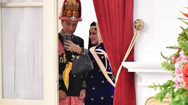 Jokowi, pakaian adat, Iriana