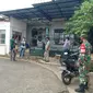 Rumah terduga teroris di Tuban digeledah. (Ahmad Adirin/Liputan6.com)