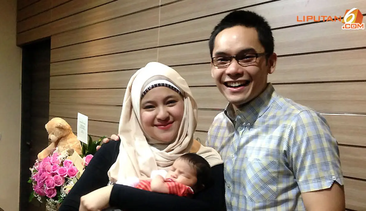 Beberapa bulan pasca menikah, Caca hamil anak pertama dan melahirkan pada 22 Januari 2013 (Istimewa)