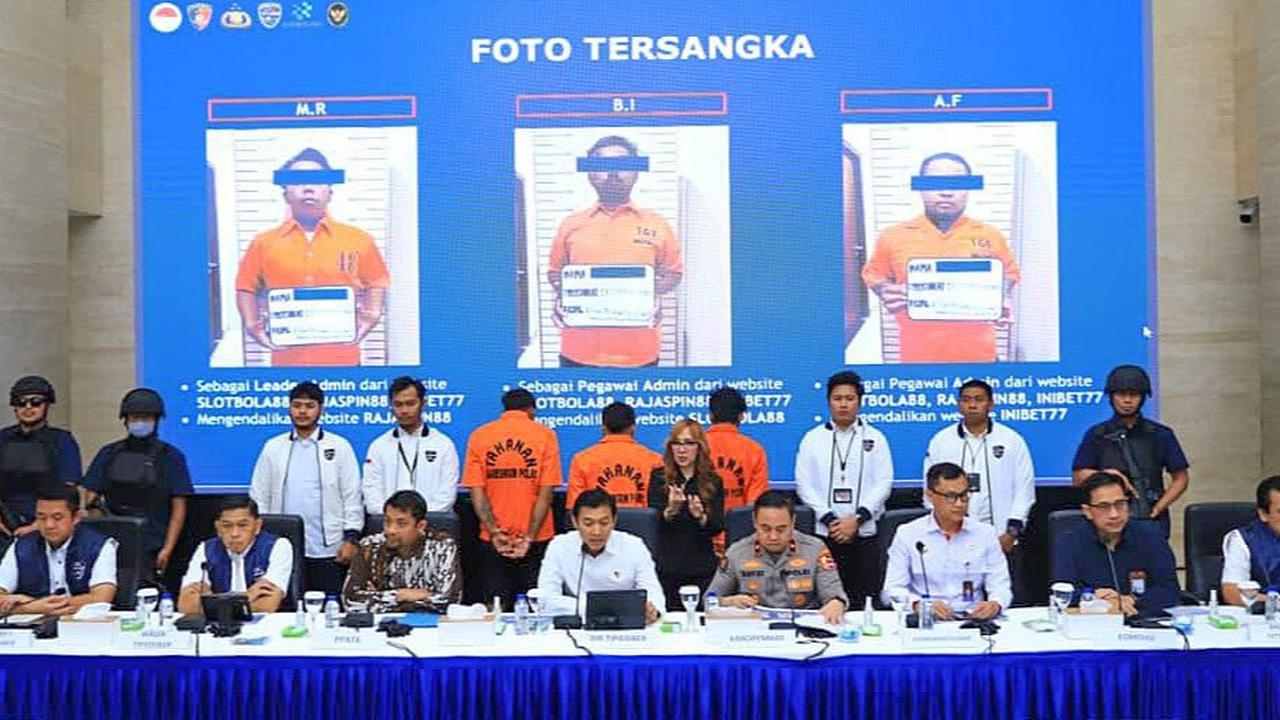 FOTO: Sindikat Judi Online Rp 63,7 Miliar Dibongkar, Tiga Orang Diciduk