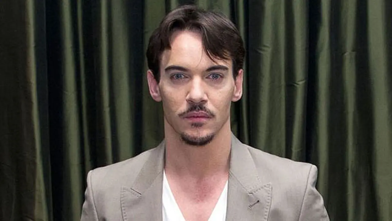 jonathan-rhys-meyers-131114b.jpg