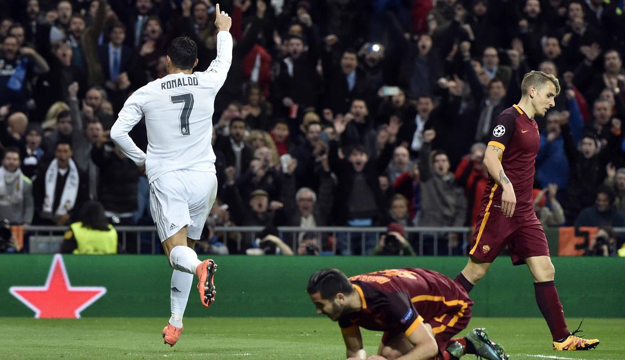 Cristiano Ronaldo merayakan golnya ke gawang AS Roma  pada leg kedua babak 16 besar  Liga Champion di Stadion Santiago Bernabeu, Madrid, Rabu (9/3/2016) dini hari WIB.  (AFP/Gerard Julien)