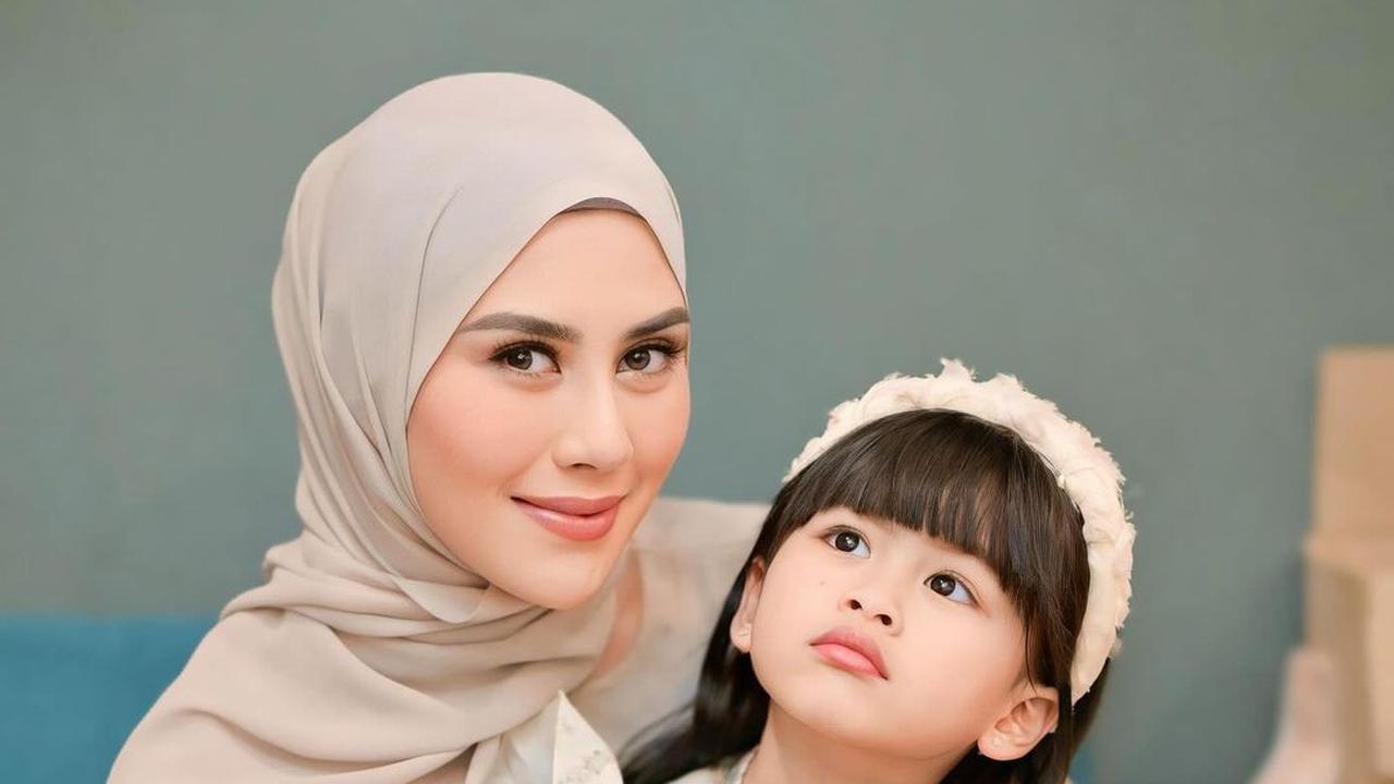 Potret Syahnaz Sadiqah yang Makin Memancarkan Aura Ibu Bupati Setelah Jeje Unggul di Quick Count Pilbup KBB