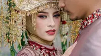 7 Momen Pernikahan Selebgram Aghnia Punjabi dan Reinukky Abidharma, Glamor