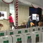 Logistik pemilu yang masih berada di KPU kota Jayapura (Liputan6.com/Katharina Janur)
