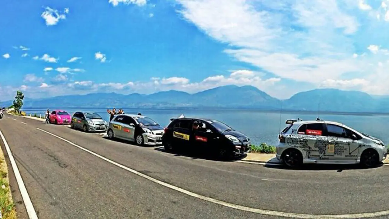 Komunitas Toyota Yaris 'Gerebek' Ranah Minang