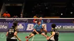 Ganda campuran Indonesia Tontowi Ahmad dan Liliyana Natsir mengembalikan kok ke arah ganda campuran Hongkong Lee Chun Hei Reginald dan Chau Hoi Wah saat Indonesia Open Superseries Premier 2015, Jakarta, Selasa (2/6/2015). (Liputan6.com/Andrian M Tunay)