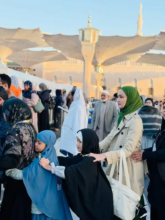 Atiqah Hasiholan dan Rio Dewanto