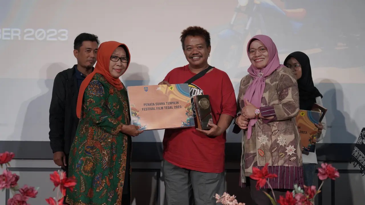 Bupati Tegal Berikan 13 Anugerah Festival Film Tegal Terpilih 2023