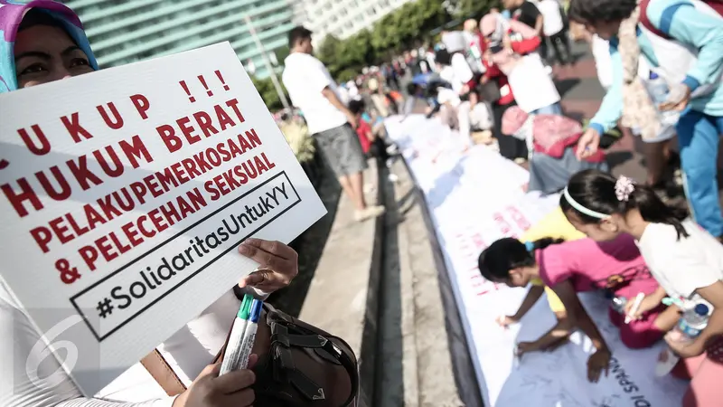 20160508-Di Sela CFD, Aktivis Gelar Aksi Solidaritas untuk Yuyun-Jakarta