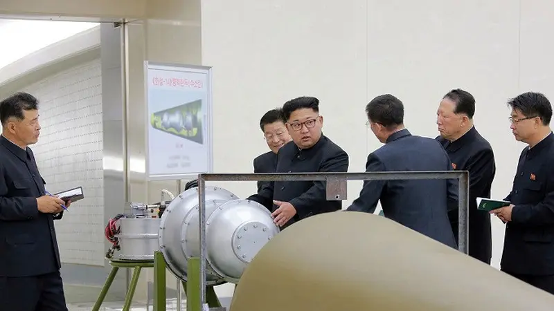 Kim Jong-un diklaim tengah meninjau bom hidrogen yang mampu dimuat dalam rudal balistik antarbenua