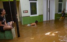 FOTO: Penampakan Banjir 2 Meter Akibat Luapan Ciliwung di Kebon Pala Mulai Surut