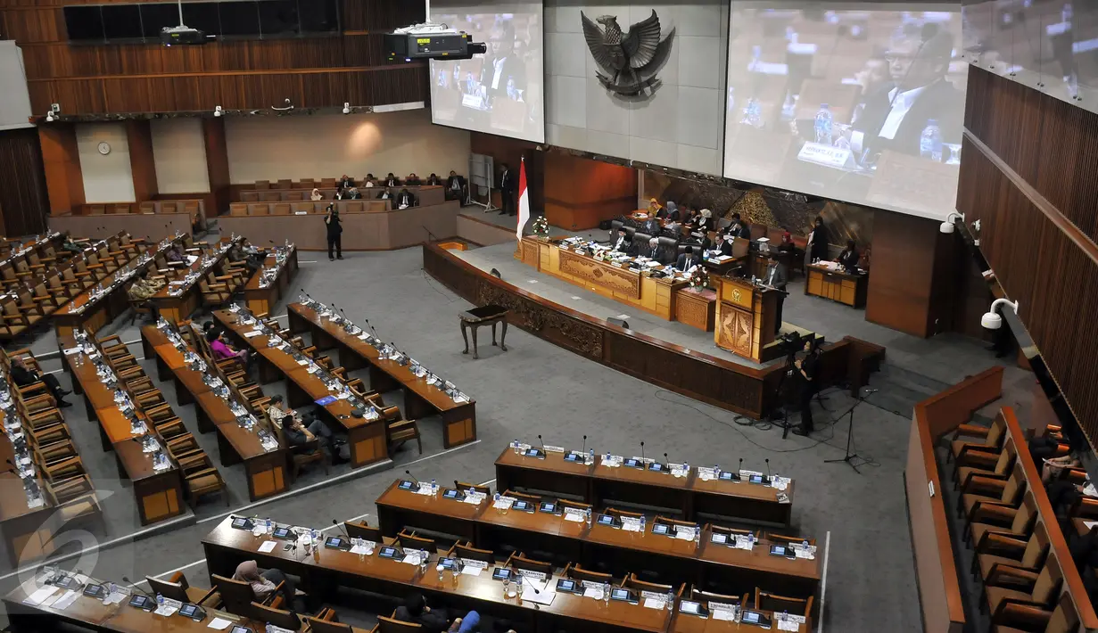 Suasana Sidang Paripurna jelang pelantikan Pengganti Antar Waktu Puan Maharani, Alfia Reziani di Gedung DPR, Senayan, Jakarta, Kamis (17/3/2016). (Liputan6.com/Johan Tallo)