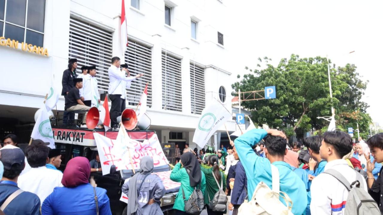 Bela Marwah Kiai dan Pesantren, BEM PTNU Gelar Aksi Moral di Depan KPI
