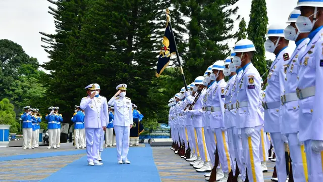 Pasukan TNI AL menyambut kunjungan KSAL Korsel, Admiral Kim Jung-Soo  di Mabesal, Cilangkap, Jakarta Timur