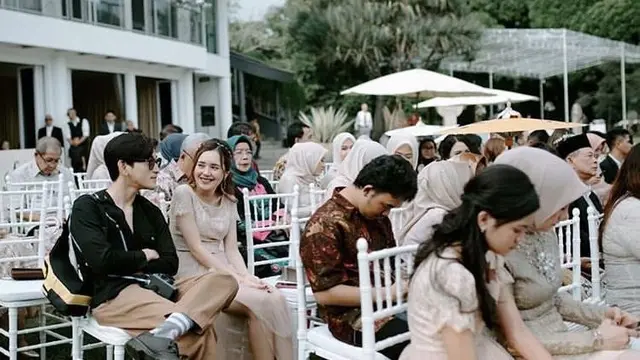 Semakin Kompak, Ini 6 Potret Bio One dan Beby Tsabina Pakai Baju Couple