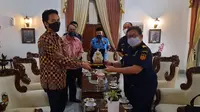 Kepala Kantor Bea Cukai Madiun, Iwan Hermawan ketika menggelar pertemuan dengan Bupati Madiun, Ahmad Dawami.