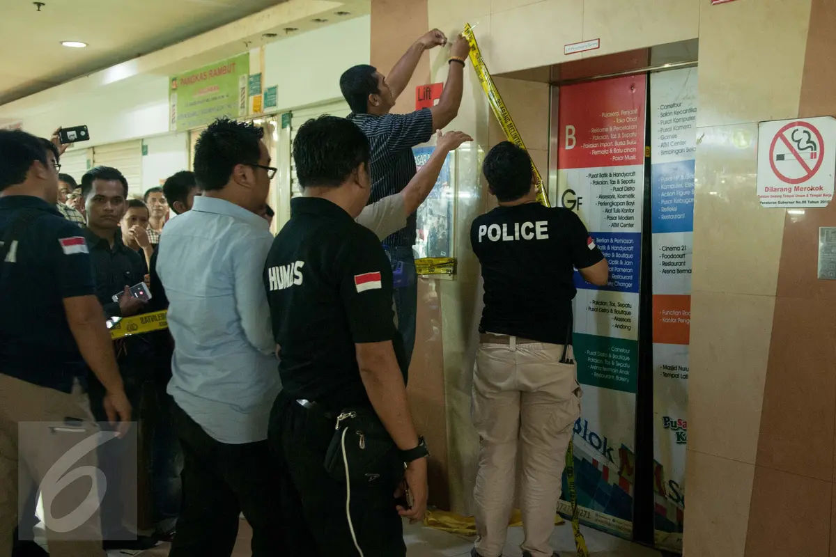 20170317-Lift Pengunjung Mal di Blok M Square Jatuh-Gempur