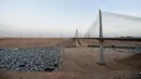 Puluhan ribu mobil sitaan terhampar di gurun yang luas di penampungan Wadi Laban, Riyadh, Arab Saudi, 15 April 2016. Puluhan kendaraan ini disita oleh kepolisian Arab Saudi atas berbagai kasus pelanggaran lalu lintas. (Fayez NURELDINE/AFP)