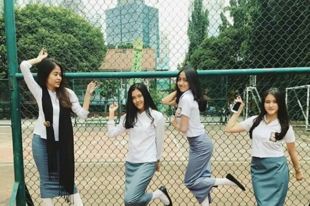 10 Potret Gaya Foto Anak SMA Kekinian, Kamu Begini Juga?
