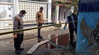Seorang perempuan pemilik kafe karaoke tewas ditikam di Bandar Lampung, diduga dipicu oleh cekcok terkait pembayaran jasa pemandu lagu. (Liputan6.com/Ardi Munthe)