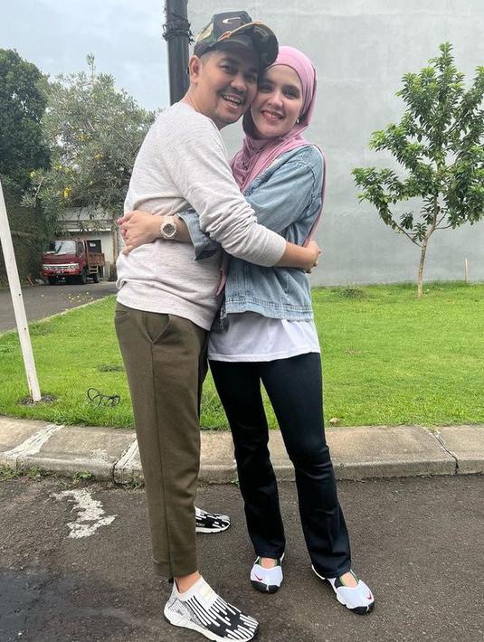 <p>Pasangan Indra Bekti dan Aldila Jelita dikabarkan bercerai. Dugaan ini mencuat setelah Aldila menghapus foto-foto Indra Bekti di Instagram miliknya. Melihat akun @dhila_bekti, Minggu (26/2/2023), tak lagi tampak foto Inbek, setidaknya sampai setahun ke belakang. Padahal biasanya, Aldila kerap mengunggah kebersamaan mereka, termasuk bersama anak-anak. (instagram.com/dhila_bekti)</p>