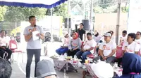 Pj Wali Kota Malang, Wahyu Hidayat bersama sejumlah Kepala OPD dan masyarakat dalam kegiatan Ngombe STMJ di Lapangan Kedungkandang pada Jumat, 5 Juli 2024 (Foto : malangkota.go.id)&nbsp;