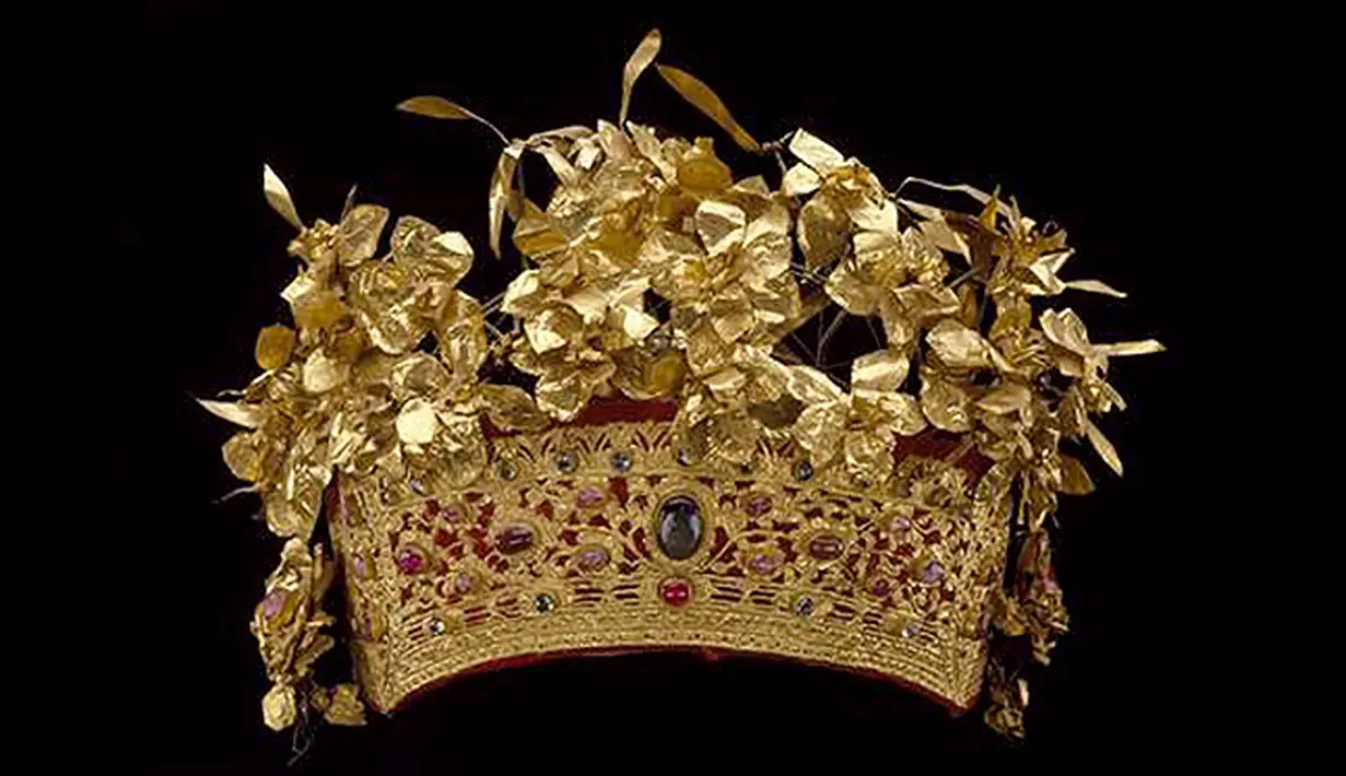 Mahkota ratu kerajaan Singaraja abad ke-19 asal Bali. Mahkota ini berada di Museum Of Fine Arts, Houston, USA. (komunitas majapahit/mahkota/wwn)