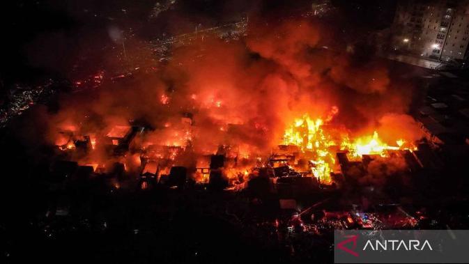 Tiga Warga Luka Akibat Kebakaran di Pasar Jiung Kemayoran