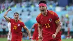 Gelandang Wales, Kieffer Moore menjadi penentu hasil imbang 1-1 lewat gol sundulannya ke gawang Swiss pada menit ke-73 memanfaatkan umpan lambung Joe Morrel. (Foto: AP/Darko Vojinovic/Pool)