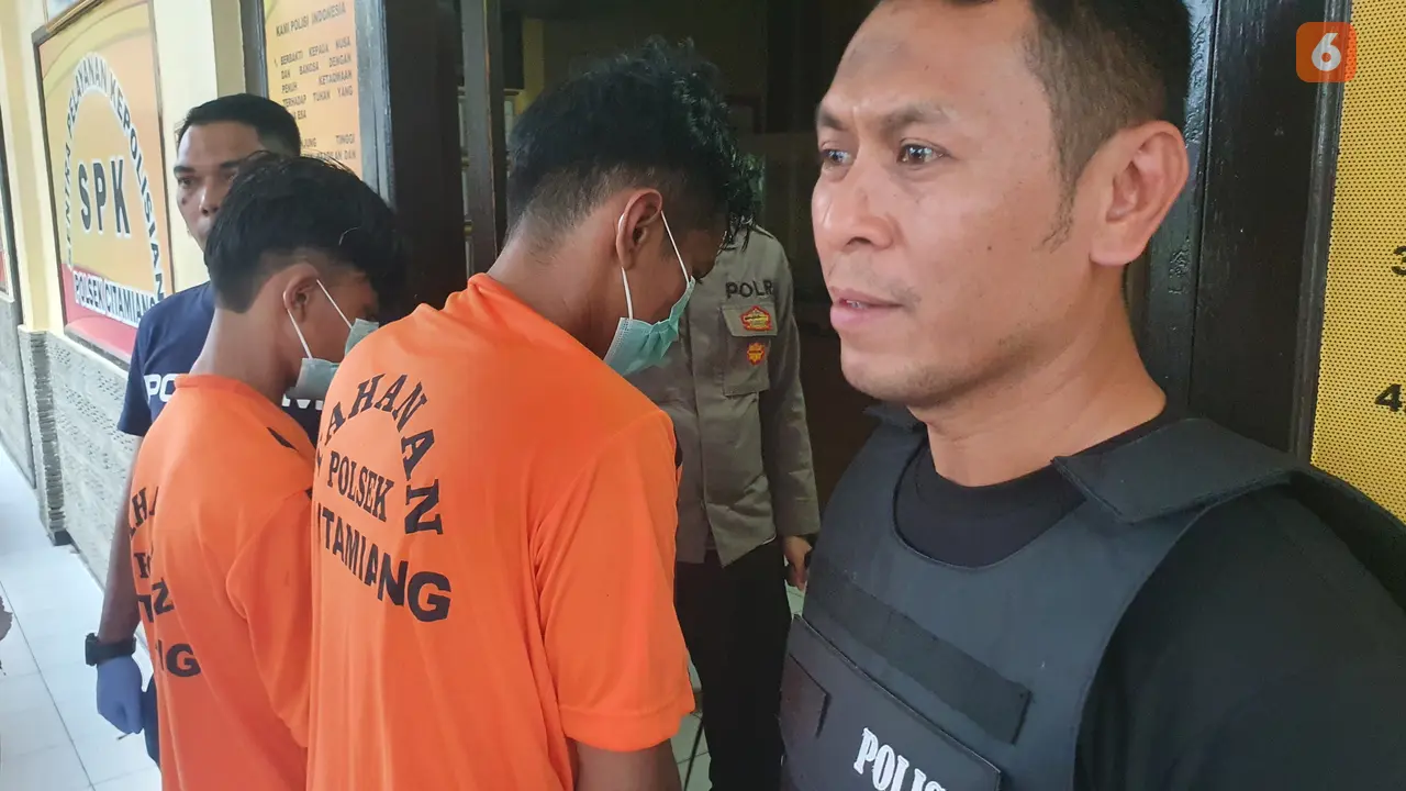 Dua pelaku jambret tas wanita ditangkap polisi di Kecamatan Citamiang Kota Sukabumi (Liputan6.com/Fira Syahrin).