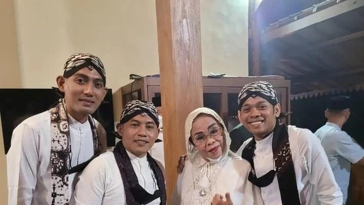 7 Fakta Yati Pesek yang Viral Direndahkan oleh Gus Miftah, Masih Tetap Berkarya di Usia 72 Tahun - Salah Satu Seniman Legendaris Tanah Air