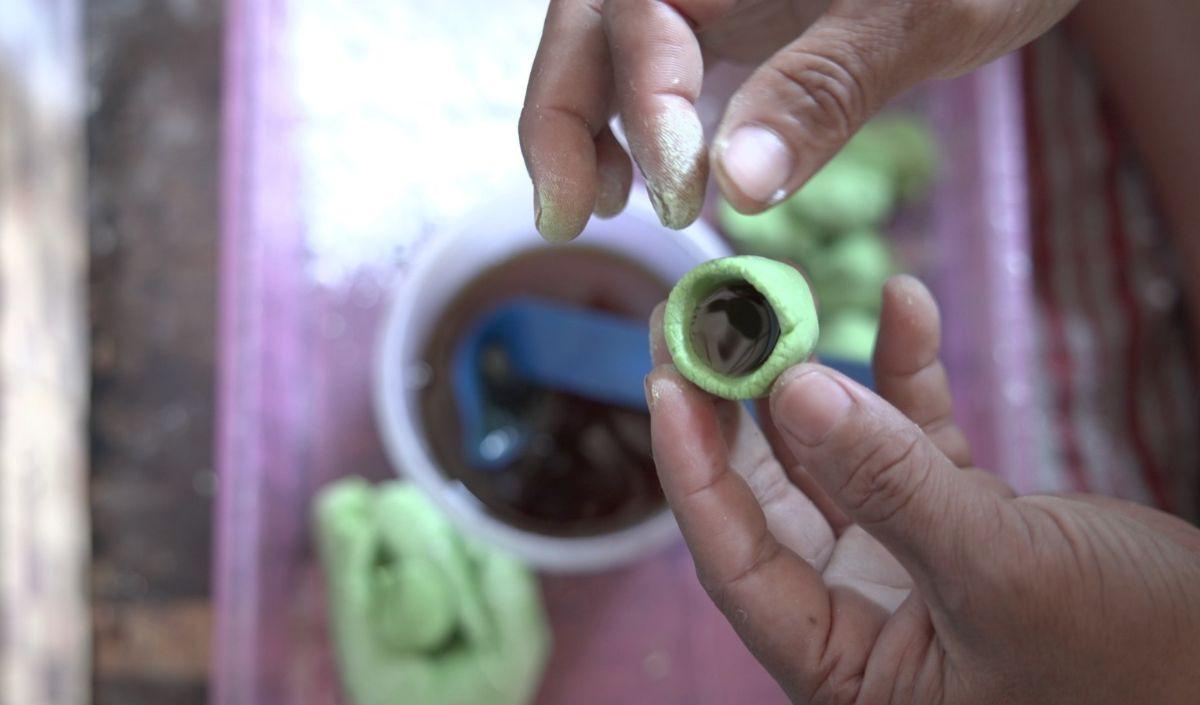 &ldquo;Selama 11 tahun ini, tantangannya itu kenaikan harga. Yang tadinya murah sekarang harganya melonjak cukup tinggi,&rdquo; ujar Julaikah.